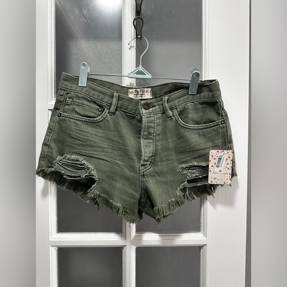 NWT Free People We The Free Living Good Vibrations Sage Denim Cutoff - Picture 4 of 10